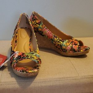 size 6, nwt, womens wedges